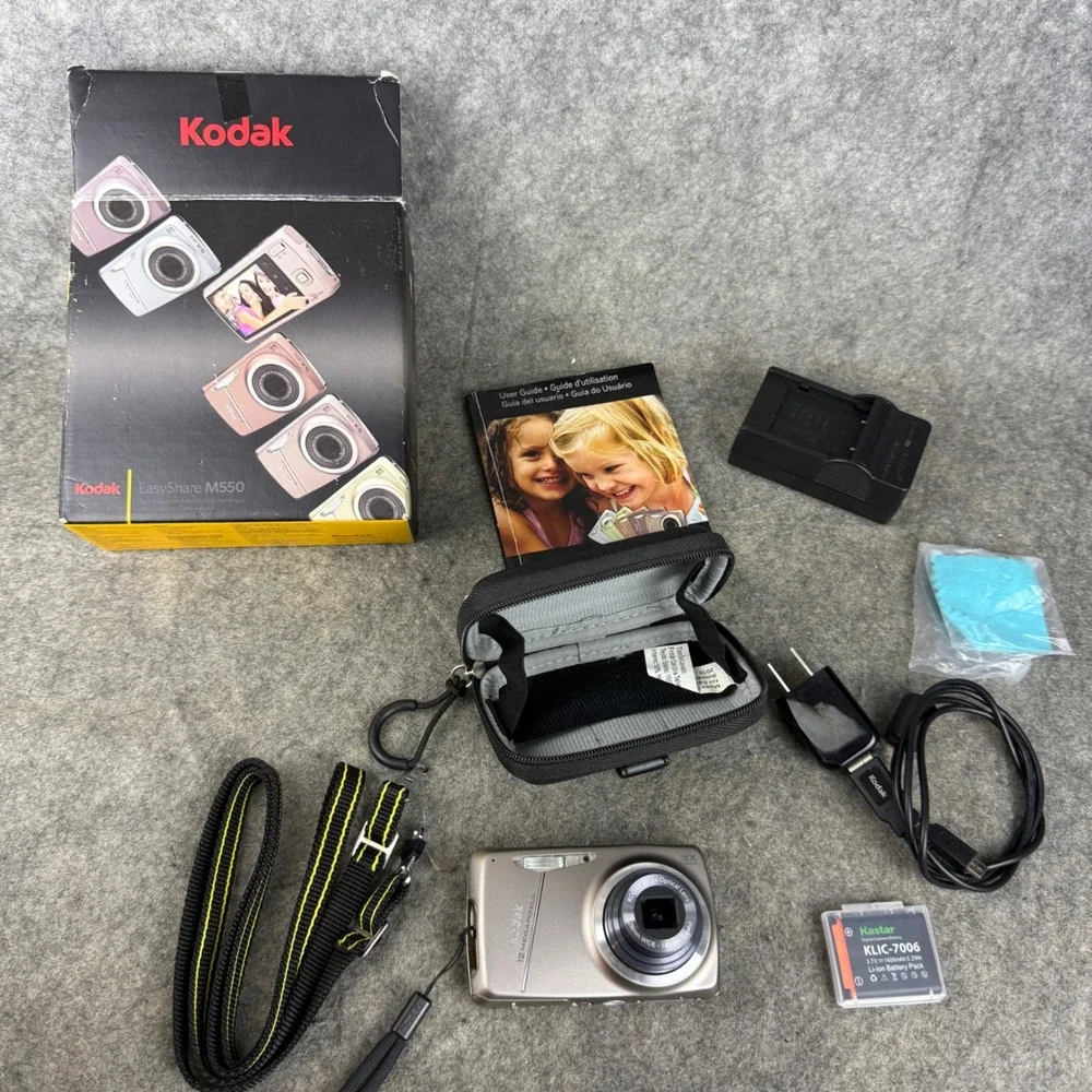 Kodak EasyShare M550 Digital Camera 12MP 5x Optical Zoom Champagne Bundle Box